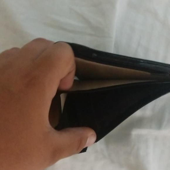 A wallet - Picture 4 of 4